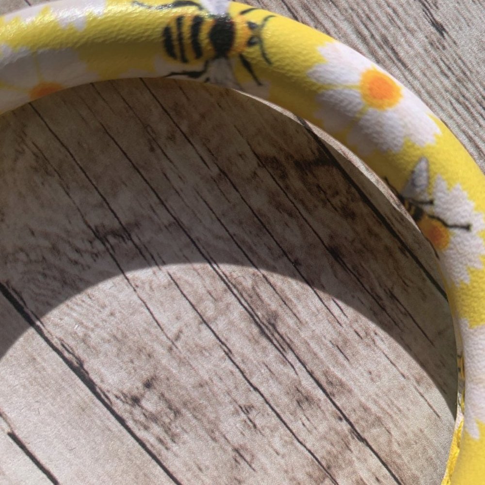 Bee Bangle Tassel Bracelet Keyring - Picture 7 of 9